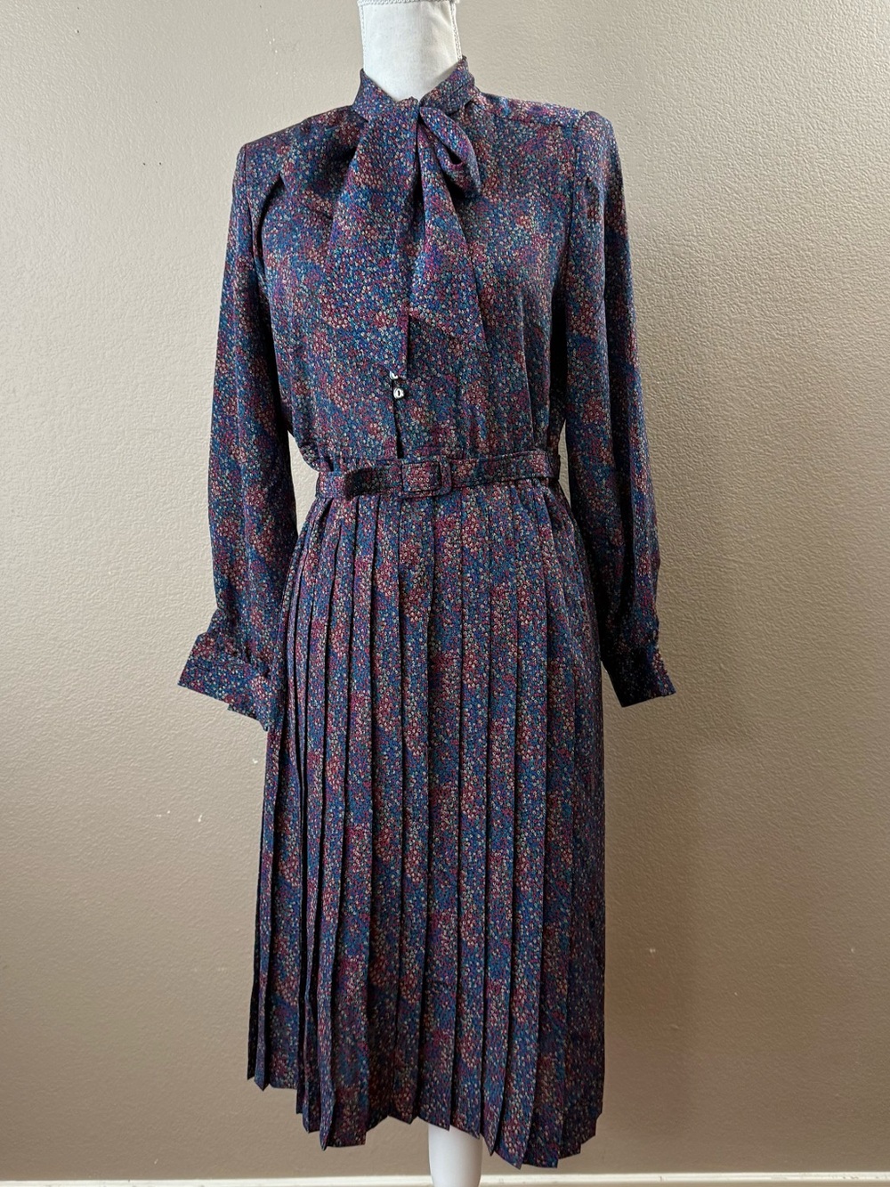 Vintage 80s Schrader Sport Petite front bow tie dress size 6